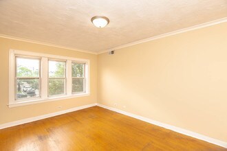 2807 N Kilbourn Ave-Unit -2807-2N in Chicago, IL - Building Photo - Building Photo
