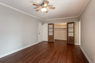 Wyndham Apartments in Chicago, IL - Building Photo - Interior Photo