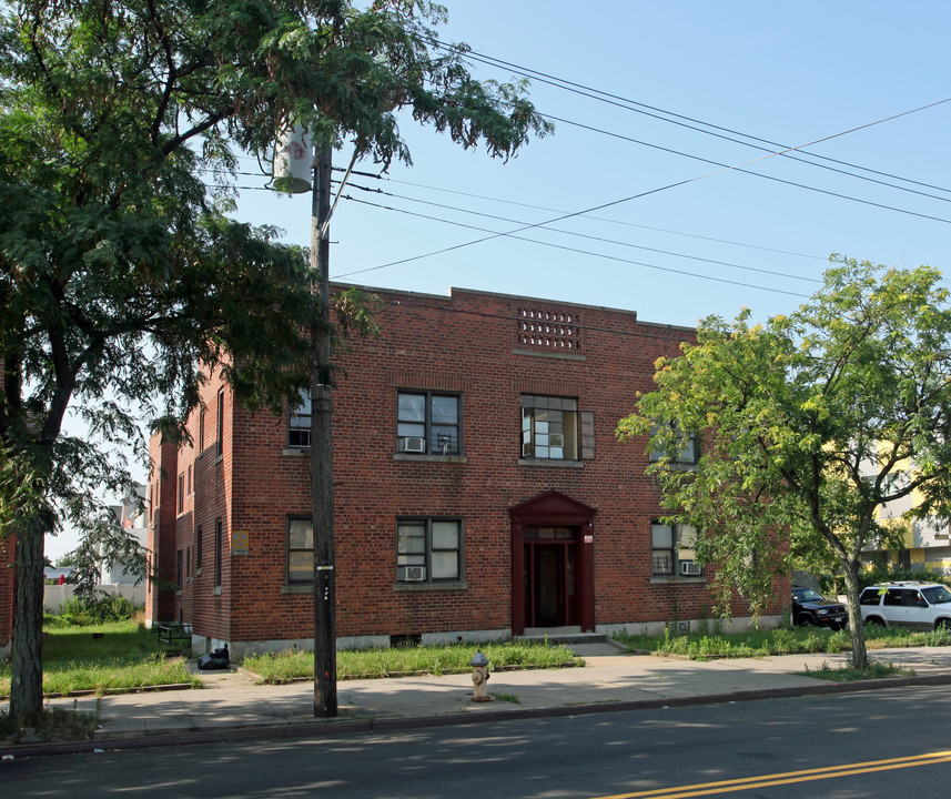 202-04 Hollis Ave in Saint Albans, NY - Building Photo