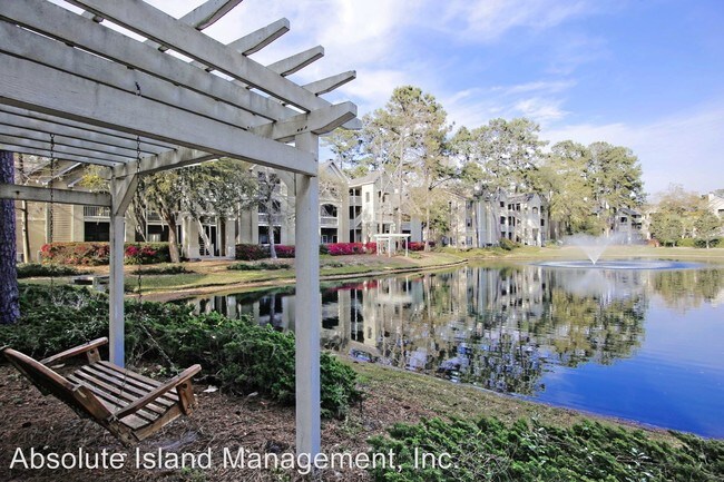 380 Marshland Rd in Hilton Head Island, SC - Foto de edificio - Building Photo