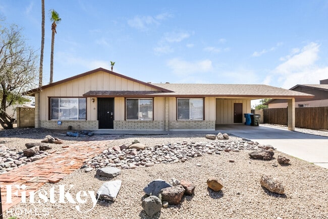 property at 1633 W Charleston Ave