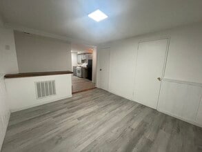 13367 Hook Creek Blvd, Unit 1 in Valley Stream, NY - Foto de edificio - Building Photo
