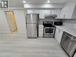 147 Langlaw Dr in Cambridge, ON - Building Photo - Building Photo