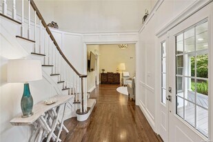 39 Smugglers Path in Riverhead, NY - Building Photo