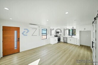 4935 Cloud Ave in Montrose, CA - Building Photo - Building Photo