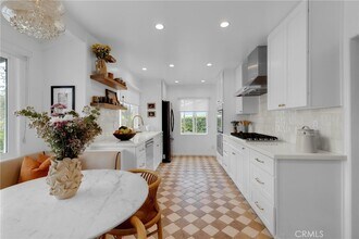 23936 Nomar St in Los Angeles, CA - Foto de edificio - Building Photo