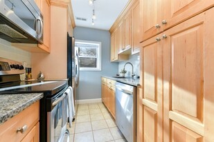 170 West Newton St, Unit 3 Apartamentos