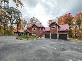 1075 Big Bay Point Rd in Barrie, ON - Building Photo