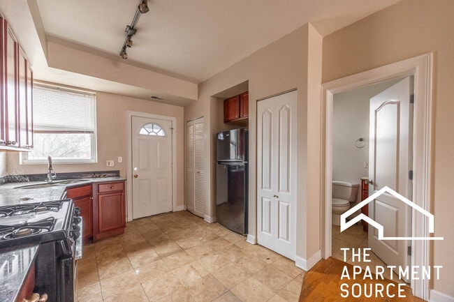 7462 N Greenview Ave in Chicago, IL - Building Photo - Building Photo