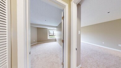 1141 Beacon St, Unit F-12 in Brookline, MA - Building Photo - Building Photo