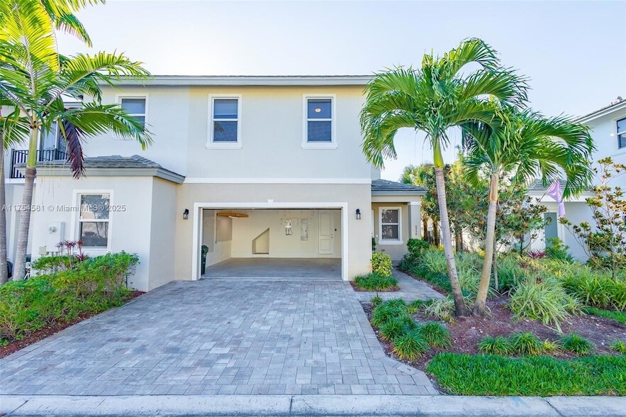 6950 Pines Cir in Coconut Creek, FL - Building Photo