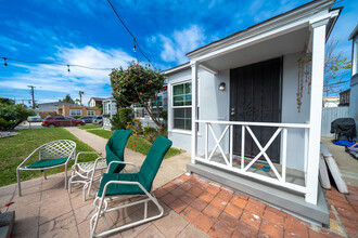 4866 Muir Ave in San Diego, CA - Building Photo - Building Photo