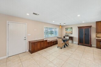 726 Eglin Pkwy NE in Fort Walton Beach, FL - Foto de edificio - Building Photo