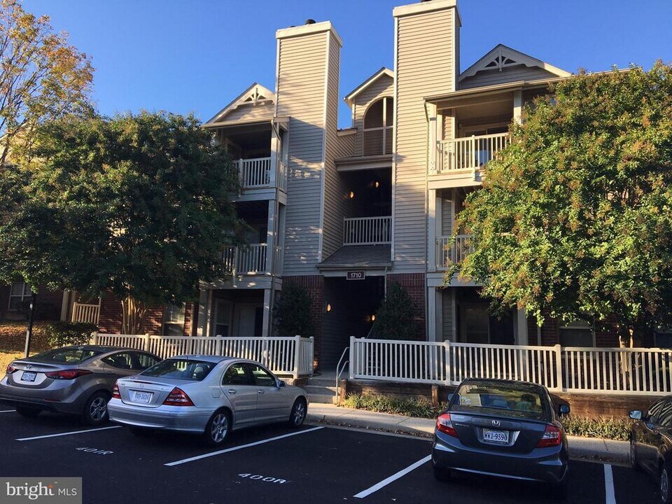 1710 Abercromby Ct in Reston, VA - Building Photo