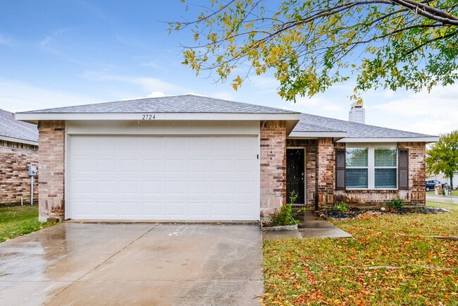 property at 2724 Woodlake Pkwy