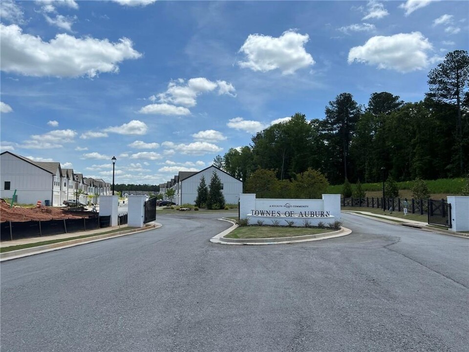 200 Auburn Valley Wy in Auburn, GA - Building Photo