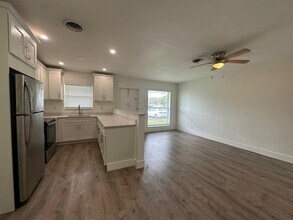 Savio Apartments in Hollywood, FL - Foto de edificio - Building Photo