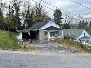 1014 Hall St in Staunton, VA - Building Photo - Building Photo