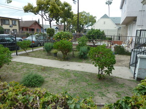 1117 W 38th St in Los Angeles, CA - Building Photo - Building Photo