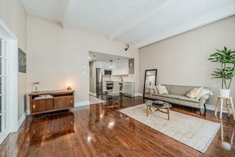 204 Rue de l'Hôpital in Montréal, QC - Building Photo - Building Photo