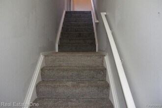 21960 Indian Creek Dr in Farmington Hills, MI - Building Photo - Building Photo