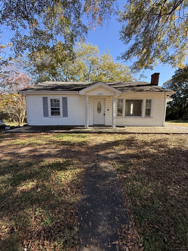 109 Hillcrest Dr in Bessemer City, NC - Building Photo - Building Photo
