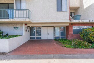 7211 Cozycroft Ave in Los Angeles, CA - Building Photo - Building Photo