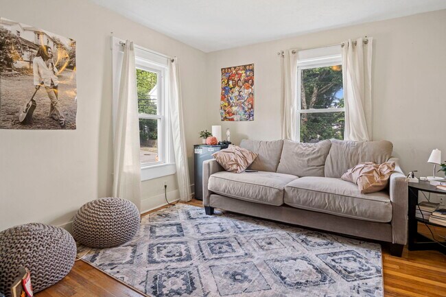 305 Cornell St, Unit #2 in Boston, MA - Foto de edificio - Building Photo