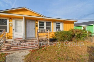 204 S 5th St in Spring Lake, NC - Building Photo