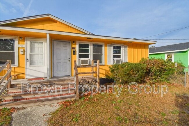 property at 204 S 5th St