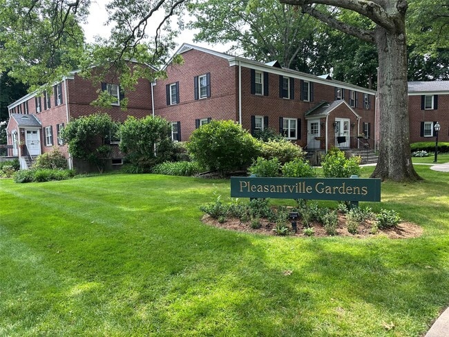 293 Manville Rd in Pleasantville, NY - Building Photo - Building Photo
