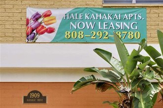 Hale Kahakai Apartments in Honolulu, HI - Foto de edificio - Building Photo