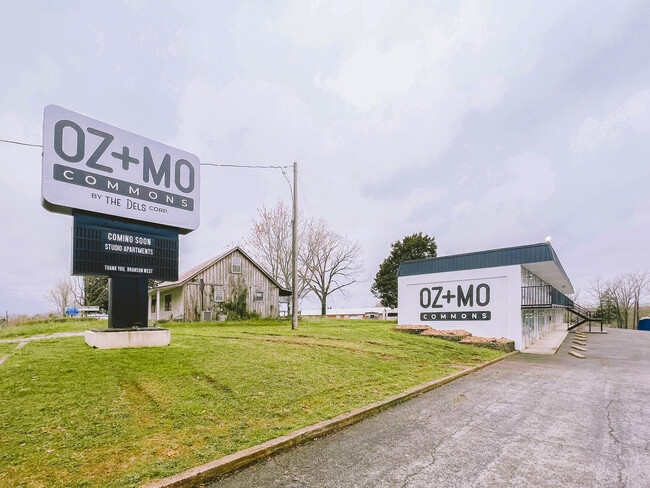 OZ+MO Commons in Branson West, MO - Foto de edificio - Building Photo