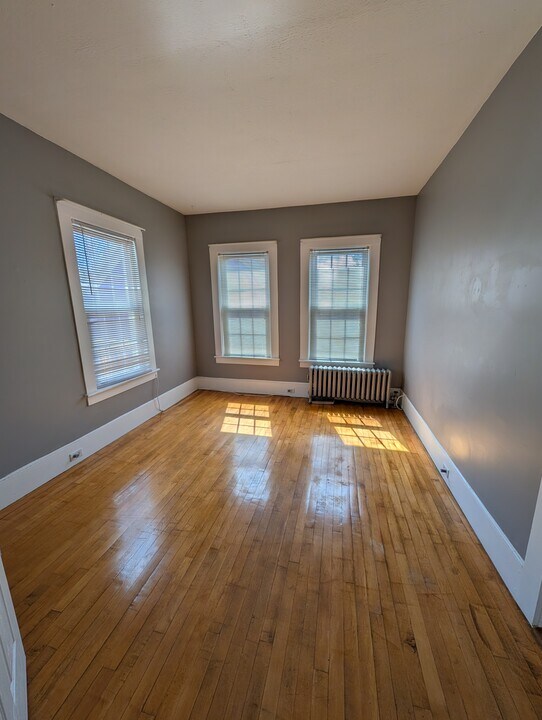 10 Reservoir St, Unit B in Nashua, NH - Building Photo