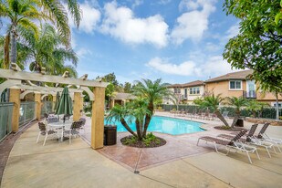 2889 Plaza del Amo in Torrance, CA - Building Photo