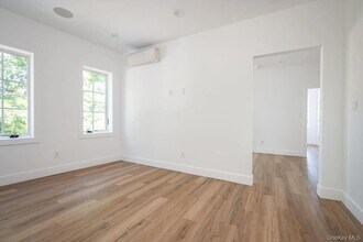 270 Garden St in Roslyn Heights, NY - Building Photo - Building Photo