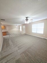 1209 Viola St in Nixa, MO - Foto de edificio - Building Photo