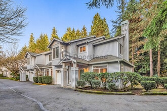 18003 NE 93rd Ct in Redmond, WA - Foto de edificio - Building Photo