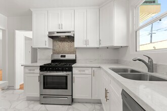 522 N Genesee Ave, Unit 522 in Los Angeles, CA - Building Photo - Building Photo