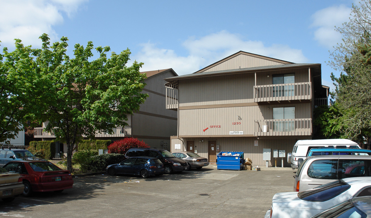 Nash Apartments in Corvallis, OR - Building Photo