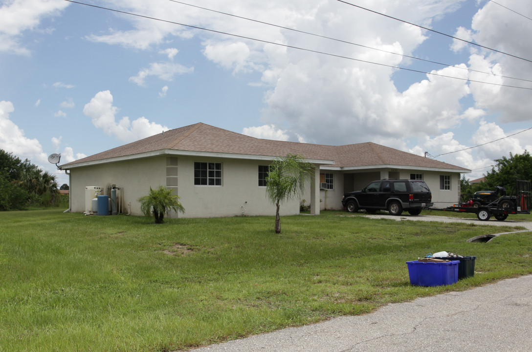 5232 26th St SW in Lehigh Acres, FL - Building Photo