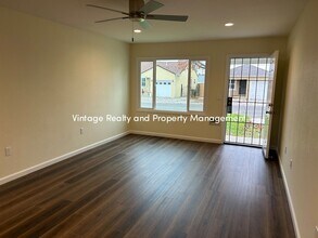 3021 St Josephs Dr in Sacramento, CA - Building Photo - Building Photo