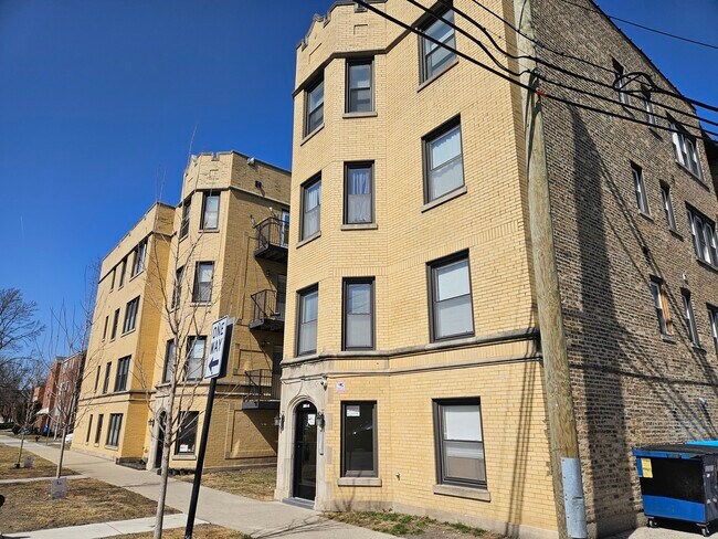2816 W Arthur Ave in Chicago, IL - Building Photo - Building Photo