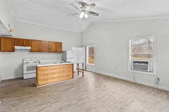 31 B Jackson Rd in Huntsville, TX - Building Photo - Building Photo