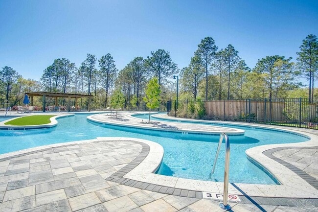 8130 Fir Tree Dr in Milton, FL - Foto de edificio - Building Photo