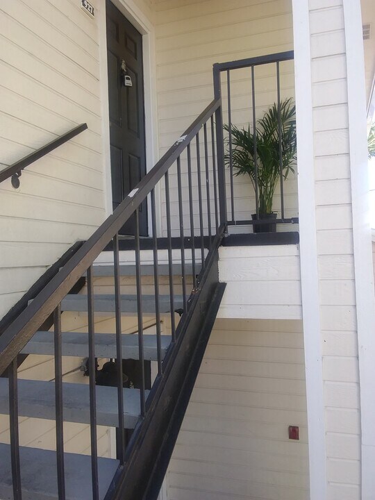 1075 S Hiawassee Rd in Orlando, FL - Building Photo