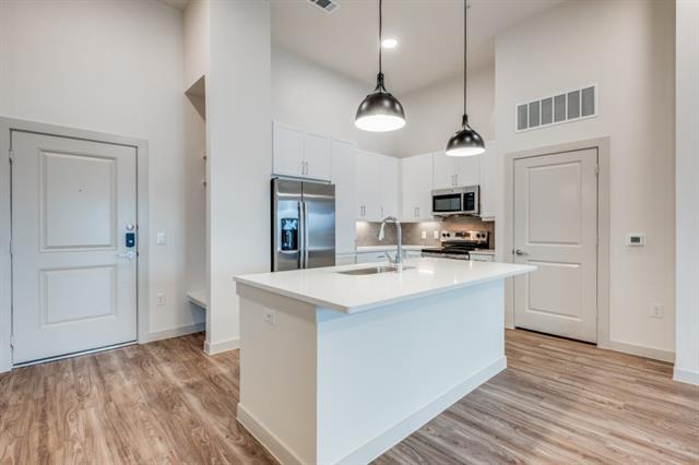 624 N Lancaster Ave in Dallas, TX - Building Photo