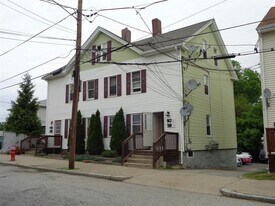 121 Roland St, Unit 1R in Woonsocket, RI - Building Photo