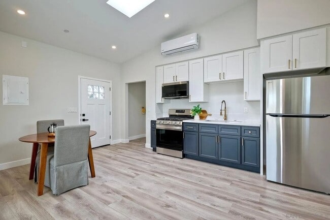 715 Holly Ave in Imperial Beach, CA - Foto de edificio - Building Photo