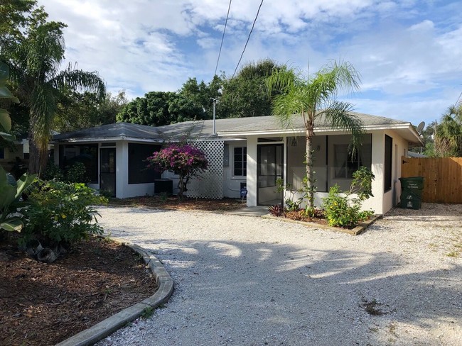 3901 Iroquois Ave in Sarasota, FL - Building Photo - Building Photo